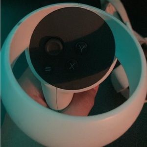 Oculus Quest 2 for sale (used) don’t play it anymore looking for money for it.
